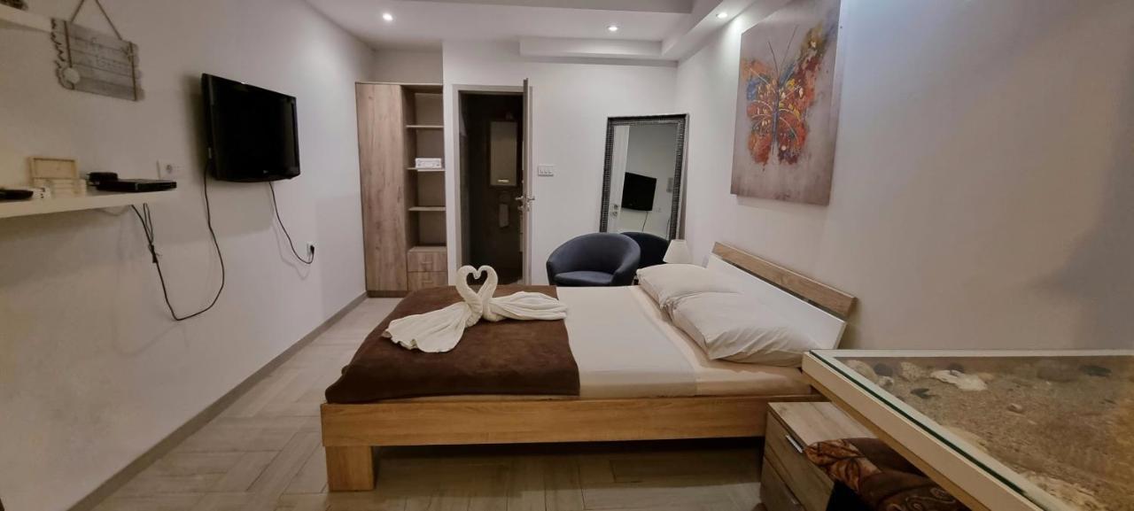 Apartmani Tatic Stinjan ภายนอก รูปภาพ