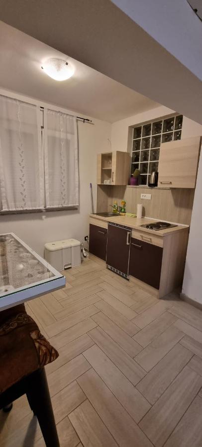 Apartmani Tatic Stinjan ภายนอก รูปภาพ