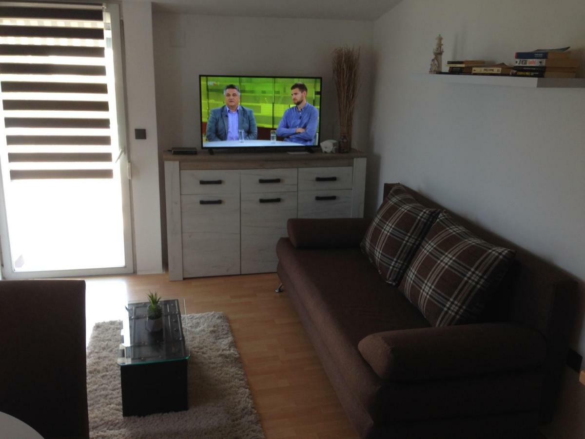 Apartmani Tatic Stinjan ภายนอก รูปภาพ