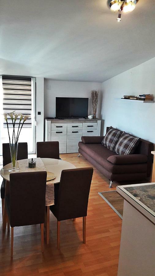 Apartmani Tatic Stinjan ภายนอก รูปภาพ